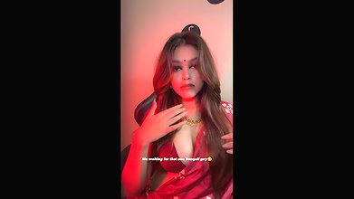 SAILEE JUICY MOUTHWATERING BOOBS CLEAVAGE IN SAREE TEMPTING