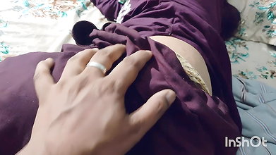 GULABI SUIT WALI BHABHI NE GHAR BULA KAR KIYA SEX