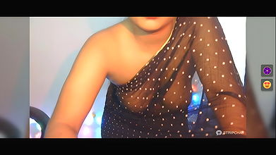 Hot Bhabhi Wearing Only Saree showing her Big boobs