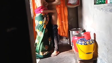 Desi bhabi ne apni e devar ke sath chudai karte time kisine video bana liya hua viral video