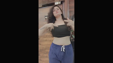 sexy desi babe deep navel in black tshirt2
