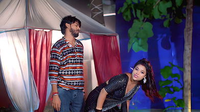 Sona Singh hot saree song – Navel caressed and kissed well2