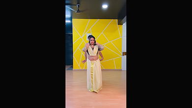 malayali lady fleshy navel in traditional kerala dresss