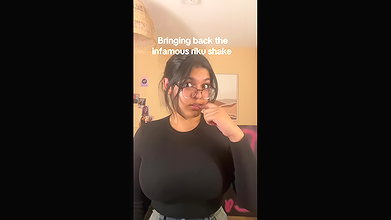 chubby girl jiggling boobs in black tsshirt2