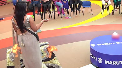 Sanjjana Sexy Hips Folds and Navel in Saree2