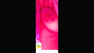 Cute teen gf show boobs