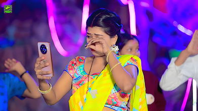 An Unknown babe hot saree song – Deep navel caressed 2