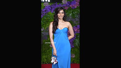 MANUSHI CHHILLAR STUNNING BABE CUTE CLEAVAGE IN OFF SHOULDER DRESS 2