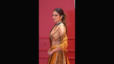 MALAVIKA MOHANAN SUCKABLE DEEP CLEAVAGE EROTIC TEASE2