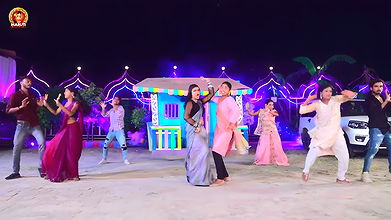 Priti Raj hot saree song – Navel caressed, Expressions2