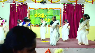 Malayali dusky girls sexy navel ,boobs in kerala saree dance2