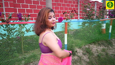 Horny aunty huge cleavage hot navel and armpit show sensual act2