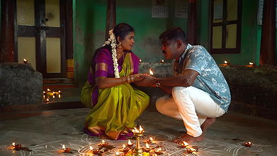 Mature-looking Gauri hot saree song – Navel showcaressed2