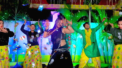 An Unknown hot saree song – Deep Navel caressed 2