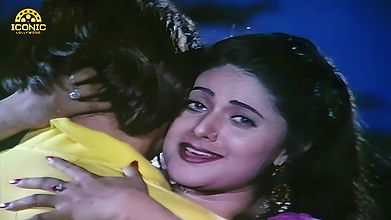 Paki MILF Ruby Niazi hot song – Saree drop, Navel show, expressions 2