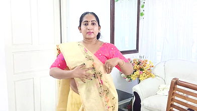 Malayalam tamil serial actress Harsha sexy hip and tummy show in saree 2