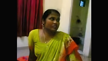 aunty stripping sari getting nude