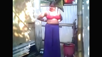 bhabhi ka open air shower