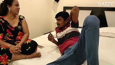 Desi Bhabi ko hotel mey bulakar Couda