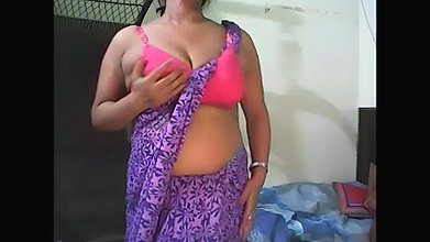 indian bhabhi shaking ass