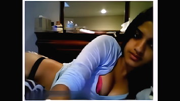 juicy horny indian girl showing her naked on ca