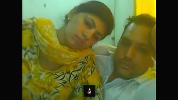 pakistani husband and wife on skype