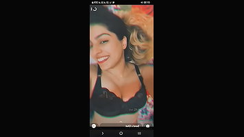 Desi hot bhabhi sending teasing snaps to lover