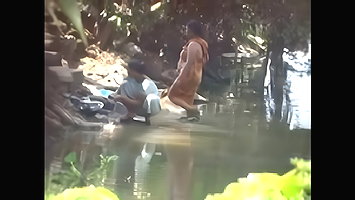 patna bihari bhabhis shower in river