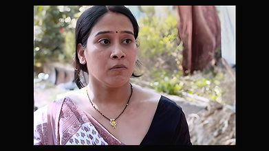 Sexy Bhabhi Cleavage and Deep Navel