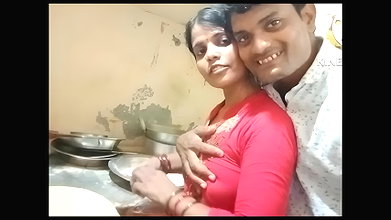 Innocent bhabhi boobs pressed & grabbed nicely in roti making vlog