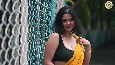 Horny priyanka kundu hot cleavage and navel show photoshoot