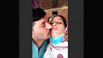 Paki aunty Romance With Neighbour Uncle