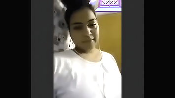 Desi Girl Showing Boob And Pussy On VideoCall