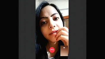 Cute Desi girl Shows her Boobs on VC