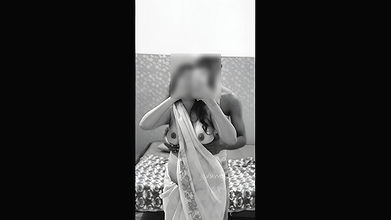 NAUGHTY BHABHI IN SAREE WILD TOPLESS GETS HER BOOBS PLEASURED