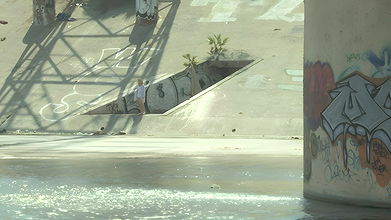 100204Blonde sexy sing girl outdoor