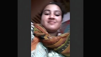 Bhabi Showing Pussy