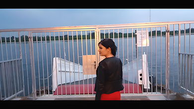 5410Lady Melina Jolie Public auf Schiffs und Boots Anleger gest