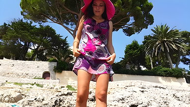 67Ladies pee on the sea