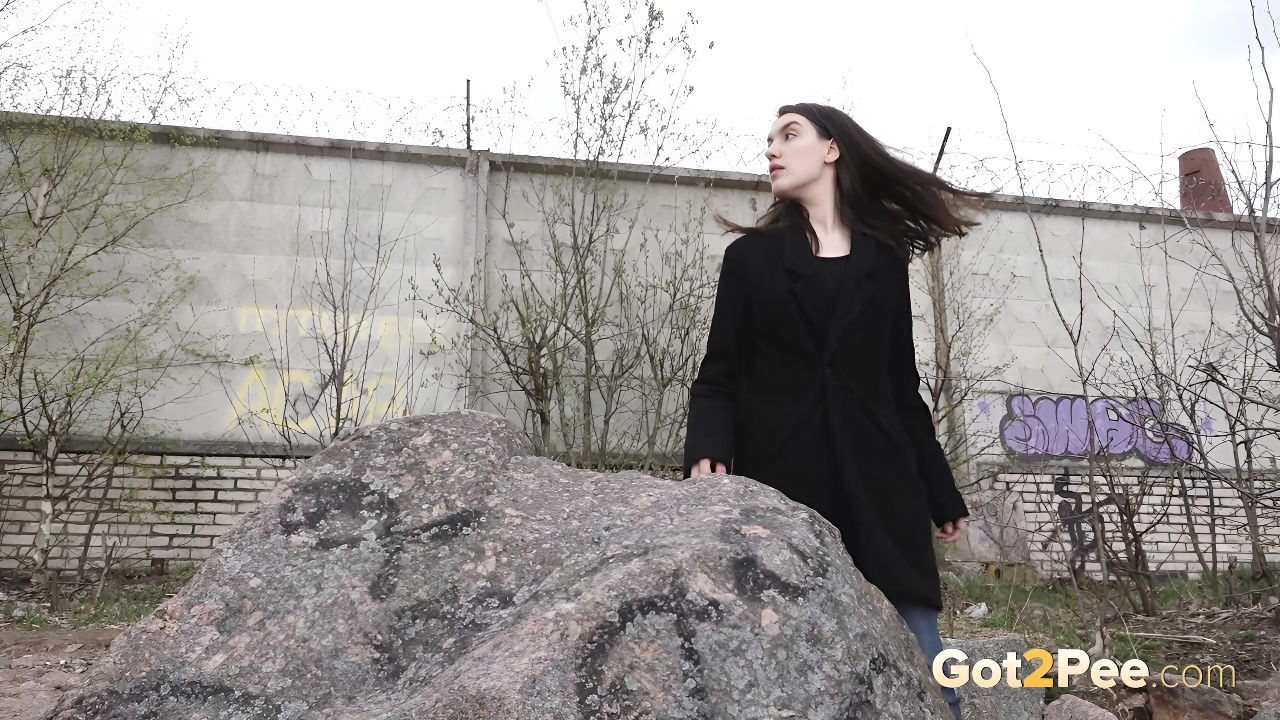 77Lara On The Lookout