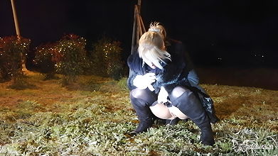 79201ssella Visconti Public Pissing