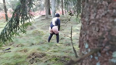 Maja-Meer Spanner filmt mich beim pissen im Wald