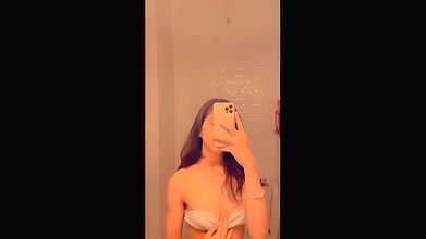 Desi slim teen leaked snaps