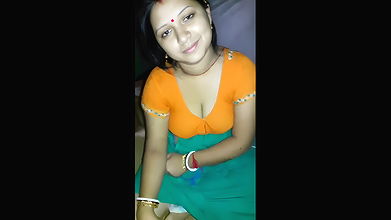 Desi Village bhabhi recorded nude while sleeping 2 videos