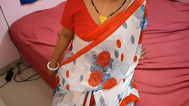 Beautiful Desi Bhabhi fucks her brother-in-law in front of her Husband’s photo