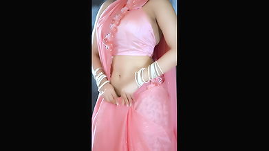 SRISH JUICY BABE SEXY CLEAVAGE TEASE IN SAREE UUFFF