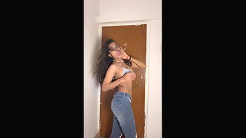 Desi Babe Hot in Top Sexy Bra & Jean’s Boobs Shake Tempting Dance