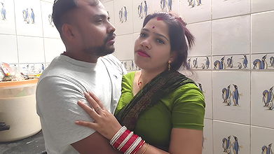 Bihari hot saree wali bhabhi fucking with her devar in kitchen room