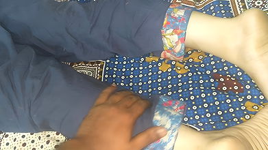 Aaj bandi nay oper beth kh Lun ko mazay diye