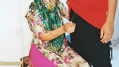 Curvy Desi Bhabhi’s Holes Stuffed by Electrician in Bedroom